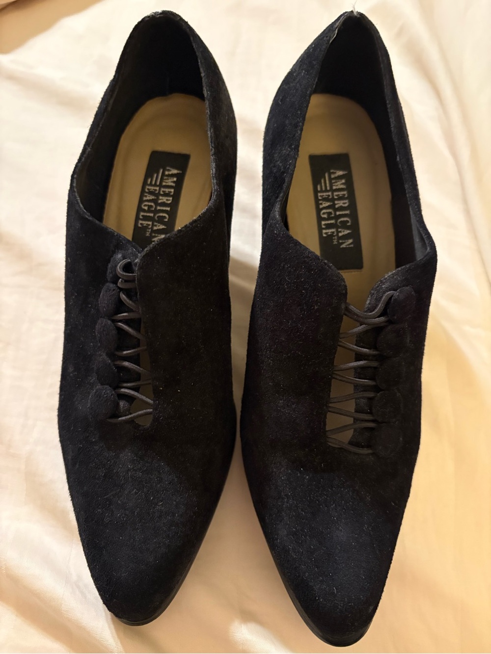 vintage American Eagle Annabel shoes  black suede pumps w button up Sz 7 1/2